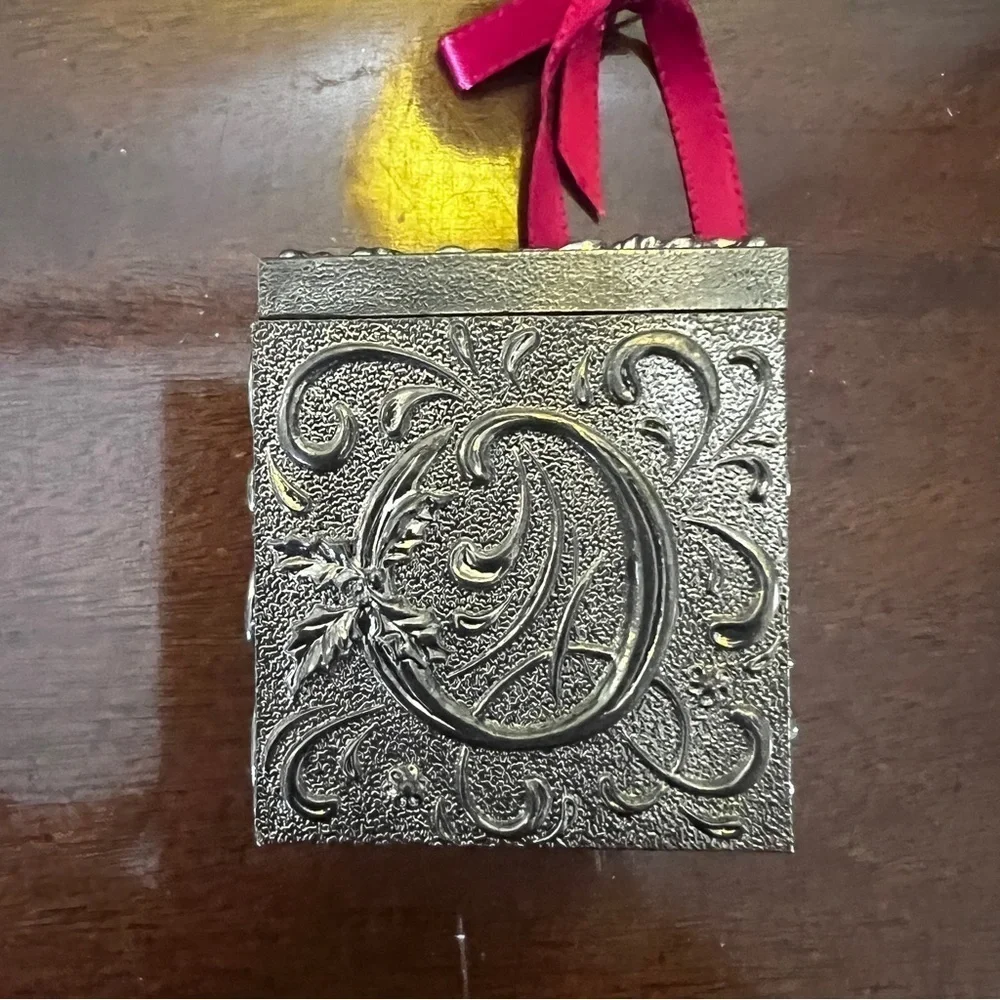 Hallmark 1993 ‘Silvery Noel’ Holiday Container Ornament